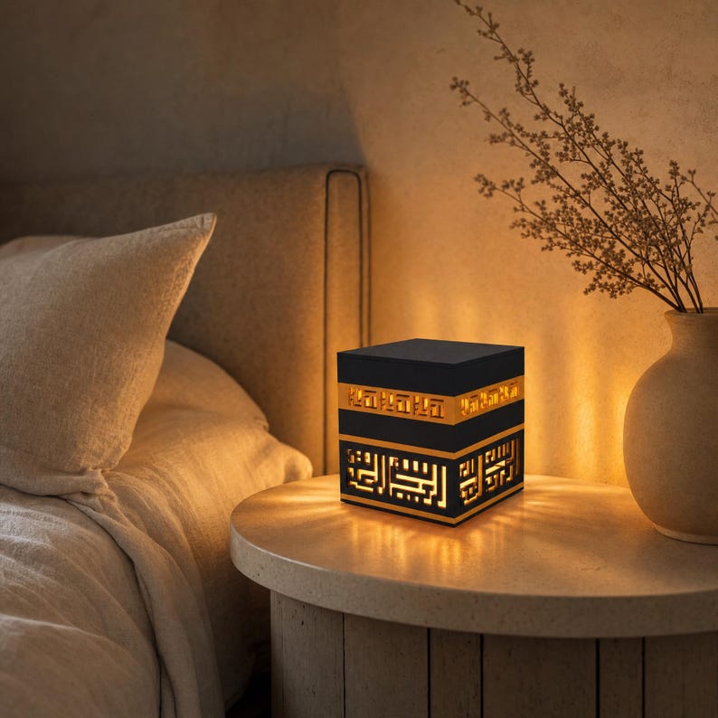 Kaaba Lamp – Black & Gold Islamic Calligraphy Decor (10-inch Cube)