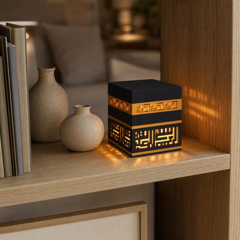 Kaaba Lamp – Black & Gold Islamic Calligraphy Decor (10-inch Cube)